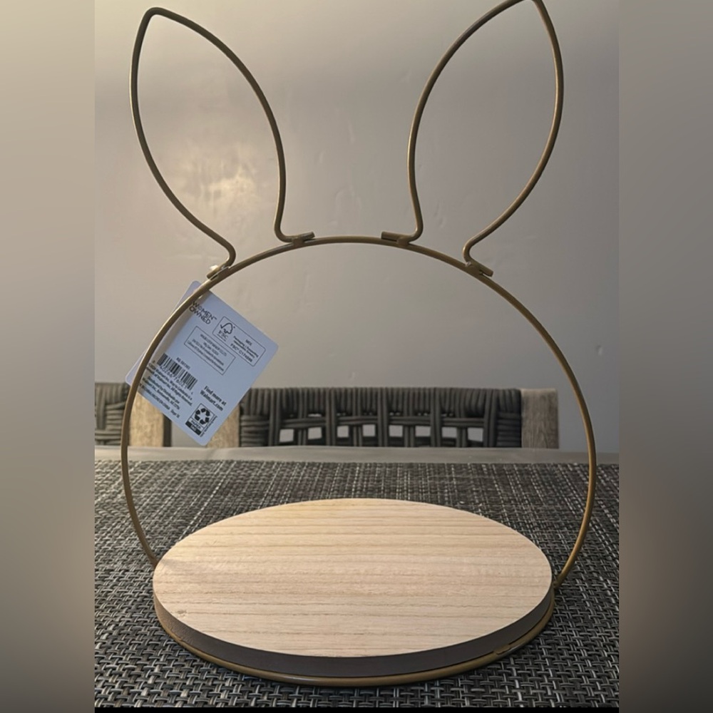 Easter Gold Wire Bunny Stand. Brand New. Please see Pictures.